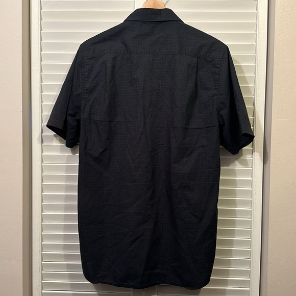 Travis Matthew short sleeve button up men’s size large - Picture 4 of 4